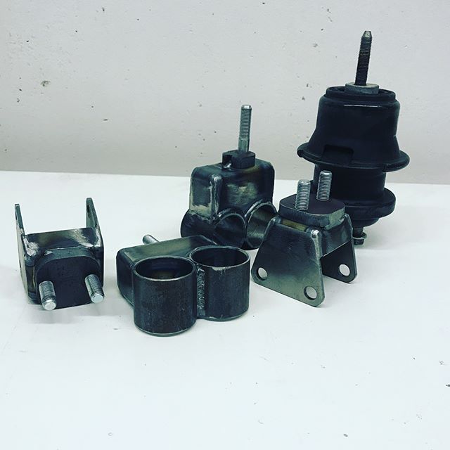 картинка Комплект опор двигателя Subaru Legacy, Outback BM,BR 09-14 г магазин  StreetTuning 