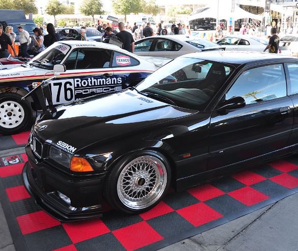 картинка Новые диски BBS RS R18 5X100/5X112 ET38 J9,5 серебро + золотистые болтики магазин  StreetTuning 