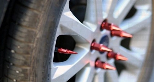 картинка Спортивные ниппели "Пики" для бескамерных шин, золотые магазин  StreetTuning 