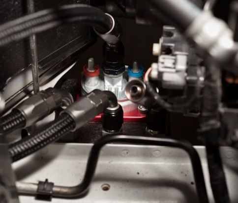 картинка Бак противоотливной 2 литра под насос Bosch 044 магазин  StreetTuning 