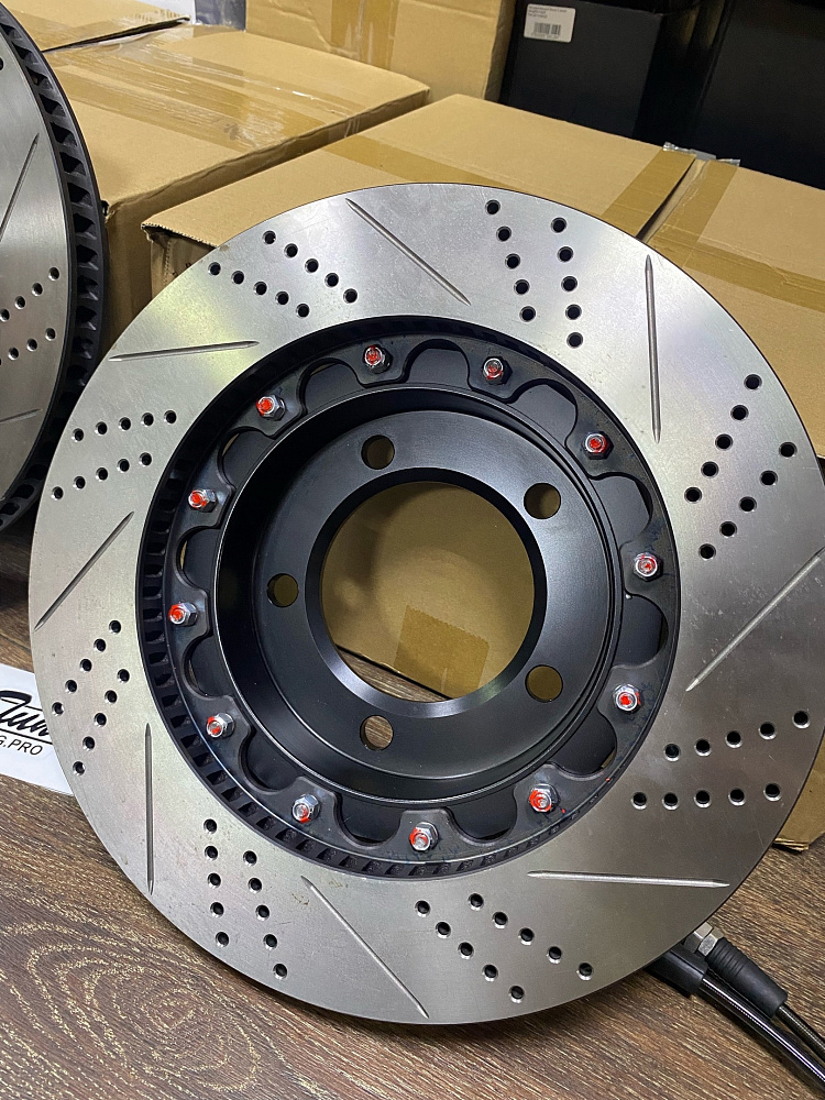 картинка Тормозная система StreetTuning для Toyota LC200, Lexus LX570 от магазина  StreetTuning