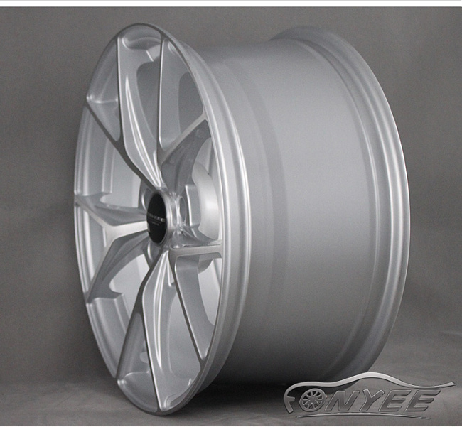 картинка Новые диски Strasse R18 5х114,3 ET40 J8,5 серебро магазин  StreetTuning 