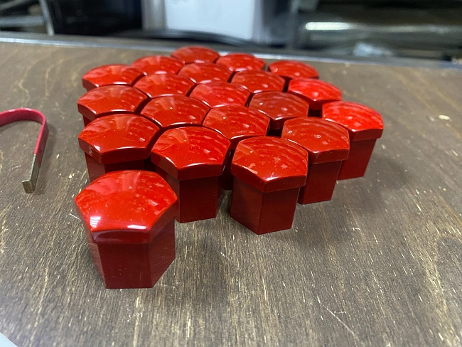 картинка Декоративные колпачки для колесных гаек и болтов под 21й ключ,красные магазин  StreetTuning 