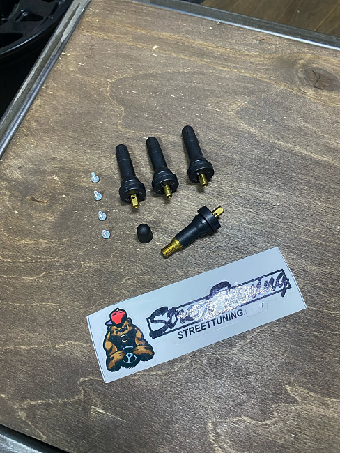 картинка Ниппели (вентили) под датчик, разборные TR420, черные, 4 шт магазин  StreetTuning 