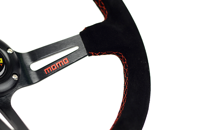 картинка Спортивный руль MOMO Style, замшевый с красными вставками магазин  StreetTuning 
