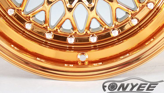 картинка Новые диски BBS RS R17 4X100/4X114,3 ET20 J8,5 золото хром + серебристые болтики магазин  StreetTuning 