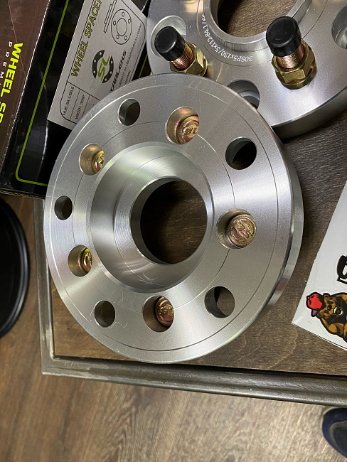 картинка Проставка переходная 30 мм 5x130-5x112, ЦО 84.1-66.6 шпилька 14x1.5 магазин  StreetTuning 