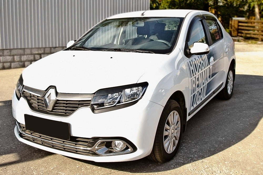 картинка Renault Sandero II 2014—н.в Накладки на передние фары (реснички) компл.-2 шт. от магазина  StreetTuning