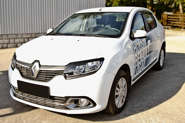 картинка Renault Sandero II 2014—н.в Накладки на передние фары (реснички) компл.-2 шт. магазин  StreetTuning 