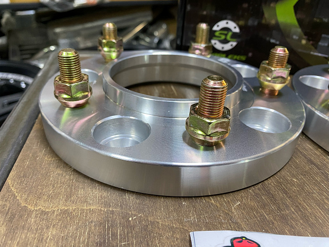 картинка Проставка Starleks 20 мм 5x139,7 цо 98.5 шпилечная M12x1,25 магазин  StreetTuning 