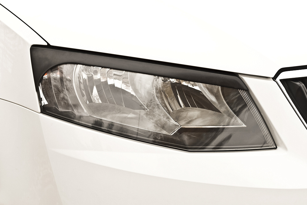 картинка Skoda Octavia A7 2014-2017 (III дорестайлинг) Накладки на передние фары(реснички) компл.-2 шт. от магазина  StreetTuning