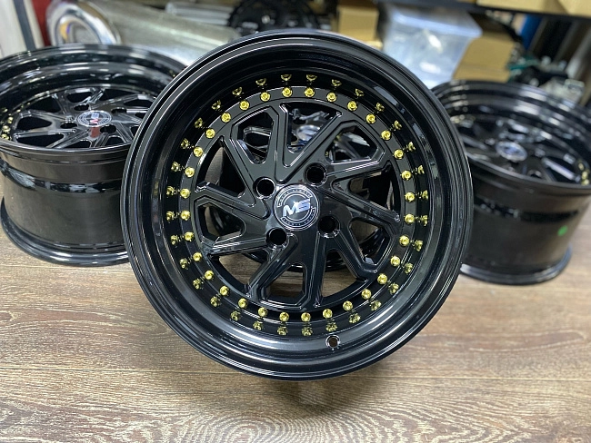 картинка Новые диски MS R15 J9 ET25 4X100, черный глянец магазин  StreetTuning 