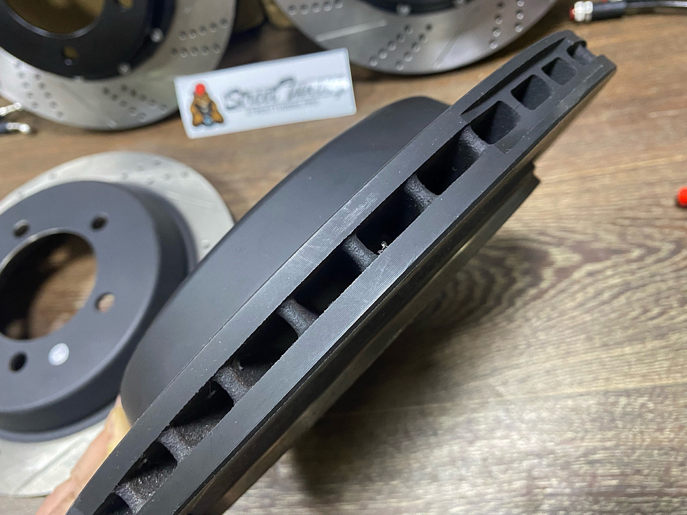 картинка Тормозная система StreetTuning для Toyota LC200, Lexus LX570 от магазина  StreetTuning