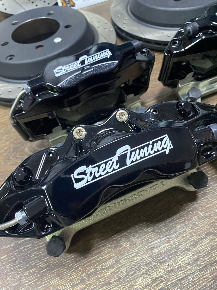 картинка Тормозная система StreetTuning для Toyota LC200, Lexus LX570 от магазина  StreetTuning