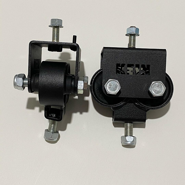 картинка Комплект усиленных опор двигателя для Nissan Infiniti FX45 S50 VK45DE магазин  StreetTuning 