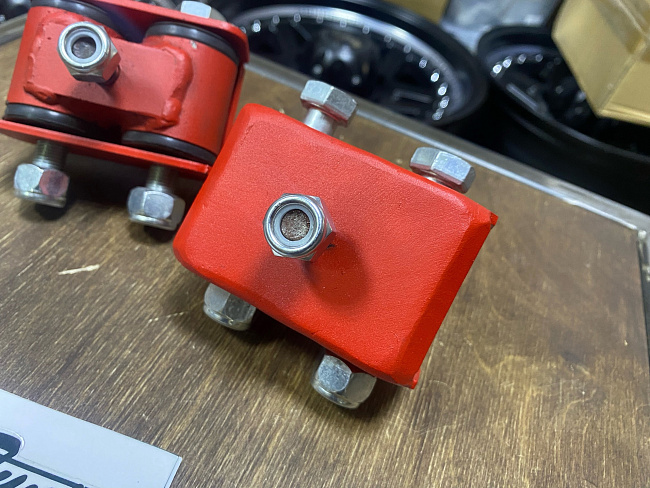 картинка Подушки двигателя ВАЗ 2101-2107 16V/8V на резине магазин  StreetTuning 