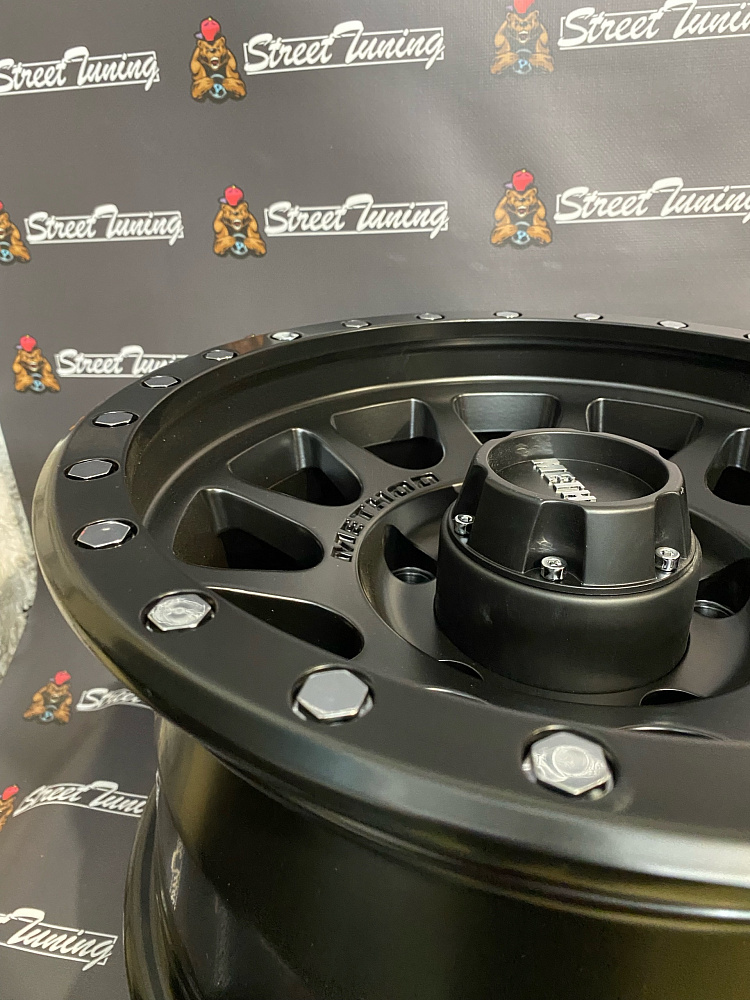 картинка Новые диски METHOD R15 J8 ET0 5x150 Black от магазина  StreetTuning