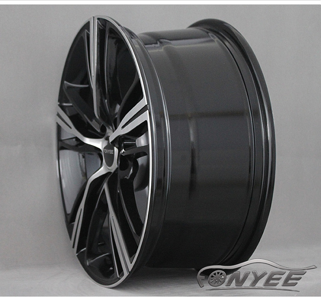 картинка Новые диски BMW Series 660 R18 5x120 ET30 J8 Черный глянец + серебро магазин  StreetTuning 