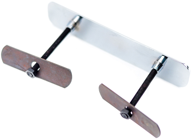 картинка Шильдик в решетку радиатора с логотипом "Land Rover" магазин  StreetTuning 