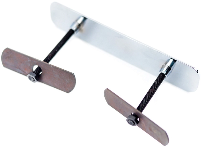 картинка Шильдик в решетку радиатора с логотипом "Land Rover" магазин  StreetTuning 