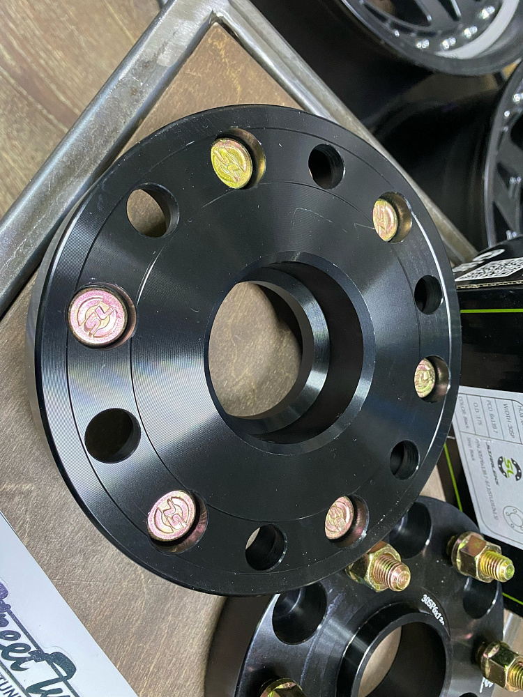 картинка Проставка Starleks 30 мм 6x139.7 цо 67.1 шпилечная M12x1,5 от магазина  StreetTuning
