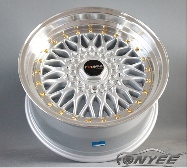 картинка Новые диски BBS RS R17 4X100/4X108 ET15 J10 серебро + золотистые болтики магазин  StreetTuning 
