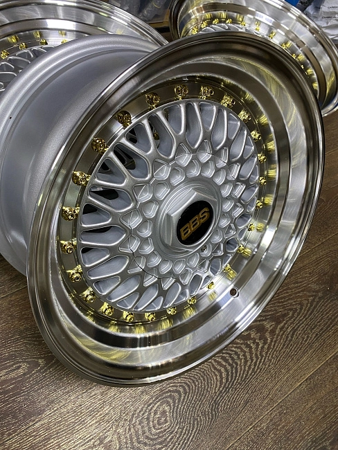 картинка Новые диски BBS RS R15 J8 ET20 4x100/114.3 серебро магазин  StreetTuning 