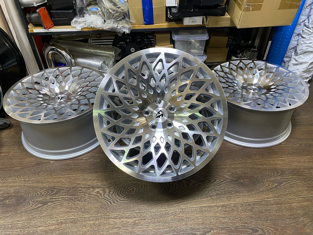 картинка Новые диски WCI CAST MT10 Replika R18 J8.5 ET40 5X108, серебро от магазина  StreetTuning