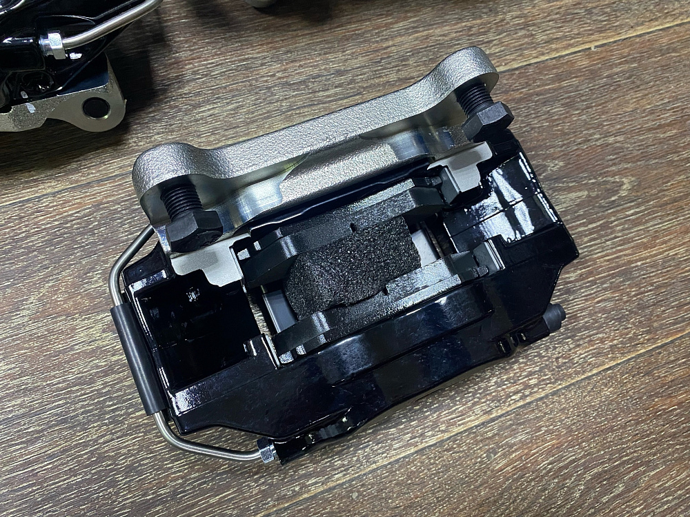 картинка Тормозная система StreetTuning для Toyota LC200, Lexus LX570 от магазина  StreetTuning