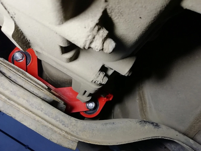 картинка Опора трансмиссии для Subaru Impreza WRX, STI, Legacy, Forester магазин  StreetTuning 