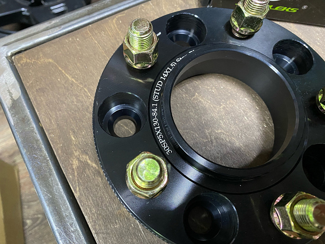 картинка Проставка Starleks 30 мм 5x130 цо 84.1 шпилечная M14x1,5 магазин  StreetTuning 