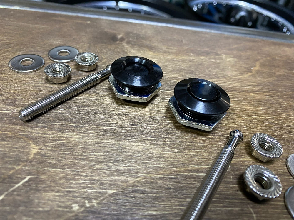 картинка Замки-защелки быстросъемные на бампер/капот, черные, 25 мм /54 мм от магазина  StreetTuning