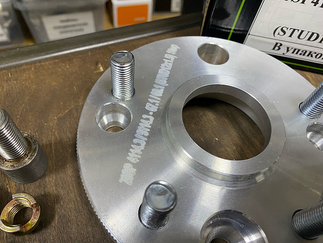 картинка Проставка переходная 20 мм с 4x114.3 цо 67.1 на 5x114.3 цо 60.1 магазин  StreetTuning 