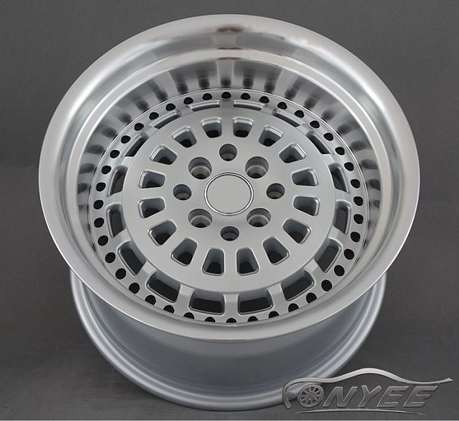 картинка Новые диски ESM 015 R16 4x114,3-4x100 ET20 J9 серебро + черные болтики магазин  StreetTuning 