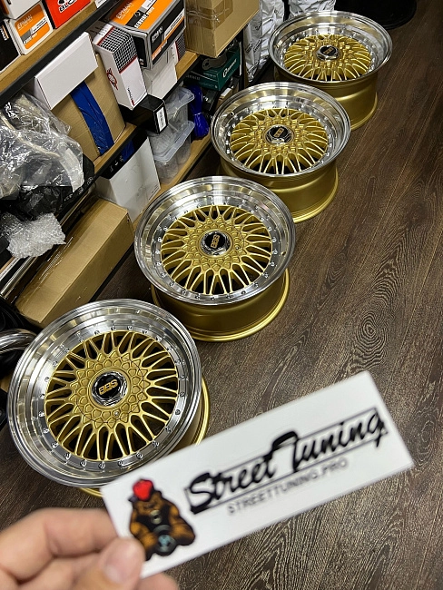 картинка Новые диски BBS RS R17 J8.5 ET30 4x100/114.3 золотые + полировка магазин  StreetTuning 