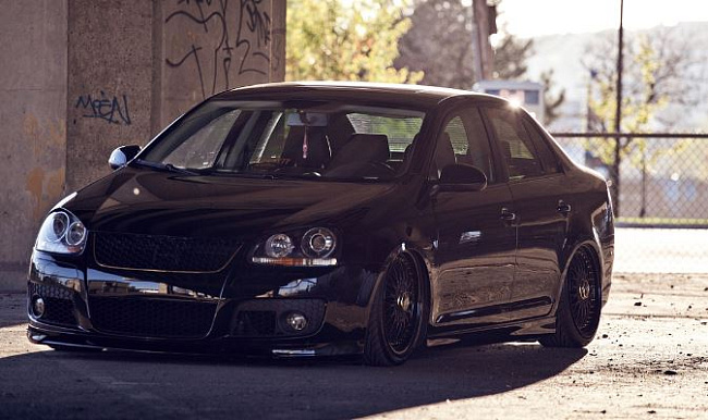 картинка Новые диски BBS RS R17 4X100/5X100 ET20 J8,5 черный мат + золотистые болтики магазин  StreetTuning 