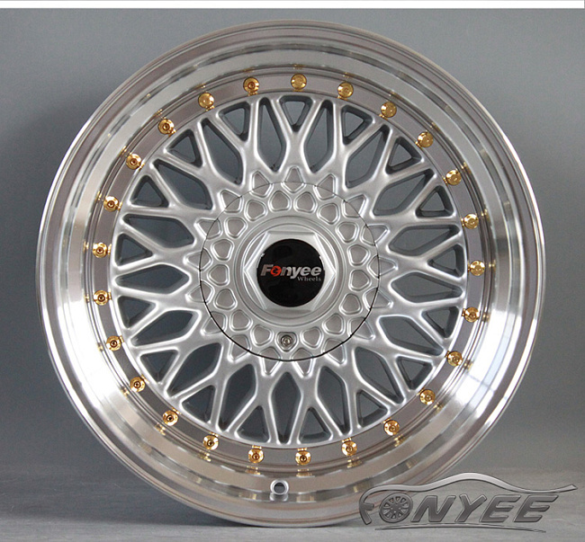 картинка Новые диски BBS RS R17 5X100/4X100 ET15 J10 серебро + золотистые болтики магазин  StreetTuning 
