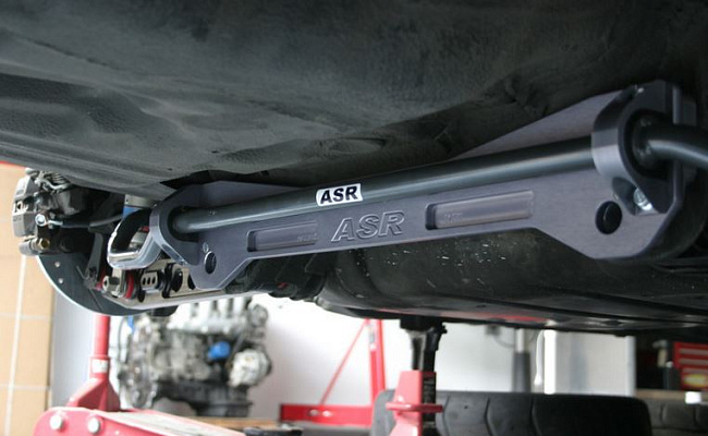 картинка Задний усилитель подрамника ASR style для Honda Civic EK 1996-2000 г, черный магазин  StreetTuning 
