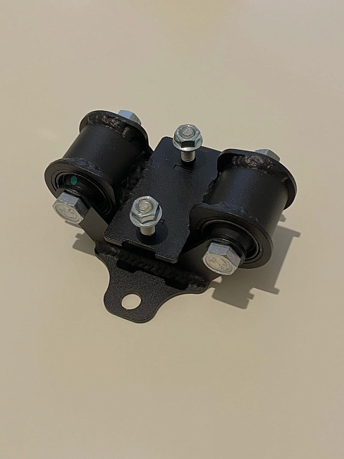 картинка Задняя опора трансмиссии для Nissan 240SX 180SX S13 S14 S15, R33-34 магазин  StreetTuning 