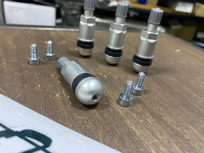 картинка Ниппели (вентили) под датчик, разборные TPMS-16, серые, 4 шт магазин  StreetTuning 