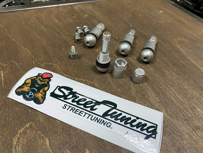 картинка Ниппели (вентили) под датчик, разборные TPMS-01, серые, 4 шт магазин  StreetTuning 