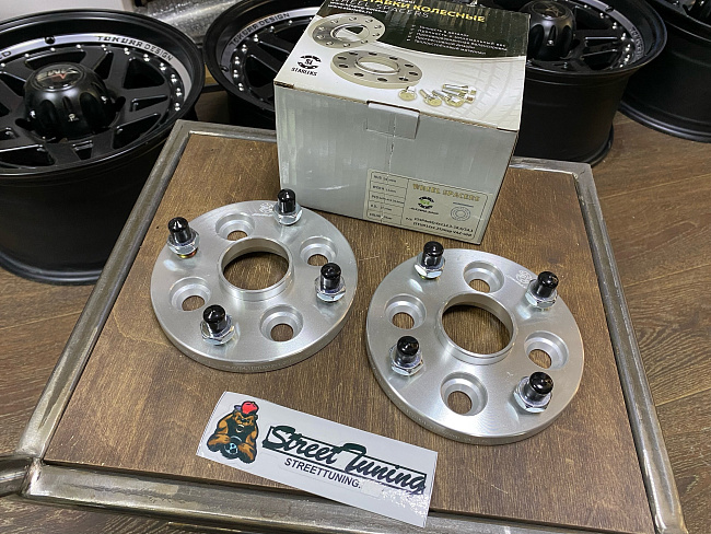 картинка Проставка переходная 15 мм 4x98-4x114.3,ЦО 58.6-54.1 шпилька 12x1.25 магазин  StreetTuning 