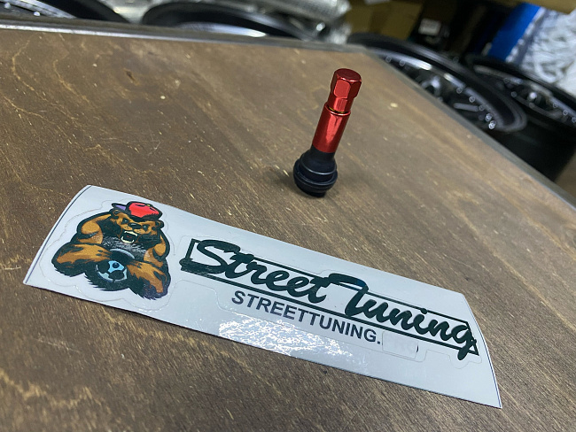 картинка Ниппель (вентиль) для колес, цвет красный TR414RD магазин  StreetTuning 