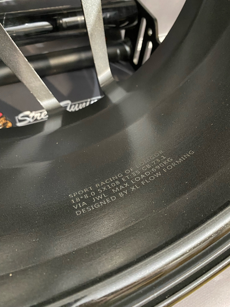 картинка Новые диски HRE FF11 Flow Forming R18 J8 ET38 5X108, Hyper Black от магазина  StreetTuning