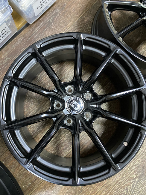 картинка Новые диски HRE R17 J7.5 ET35 5x114.3 Black Mat магазин  StreetTuning 
