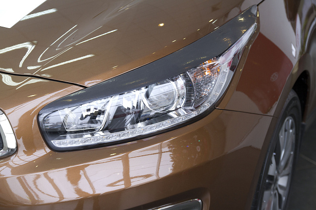 картинка Kia Ceed (хэтчбэк) 2015-н.в. Накладки на передние фары (реснички) магазин  StreetTuning 