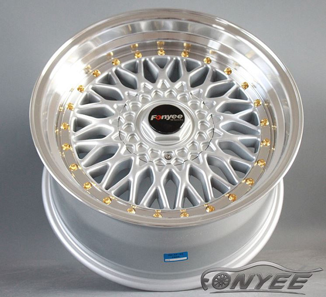 картинка Новые диски BBS RS R17 5X100/4X100 ET15 J10 серебро + золотистые болтики магазин  StreetTuning 