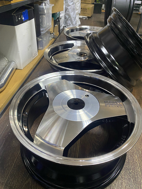 картинка Диски Borbet R14 4х100/114,3 ET25 J6 серебро + черный магазин  StreetTuning 