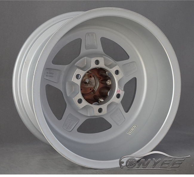 картинка Новые диски MVF-955 R16 6X139,7 ET-25 J8 серебро + серебристые болтики магазин  StreetTuning 