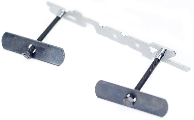 картинка Шильдик в решетку радиатора с логотипом "Sports" магазин  StreetTuning 